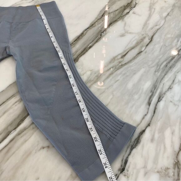 Lululemon Women's Light Gray Awakening High Rise 17" Cropped Leggings Size 2 - Picture 9 of 10